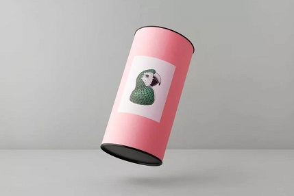粉粉嫩嫩的杜松子酒，外包装设计成圆筒状